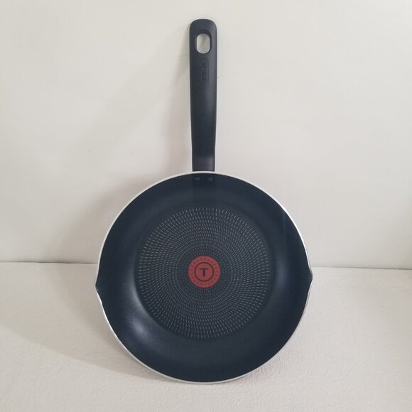 T-Fal Red Heat Mastery Non-Stick11" Skillet Saute Fry Pan Pour Spout Sides - Picture 2 of 13